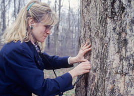 Photograph of Maureen Wager in the Arboretum