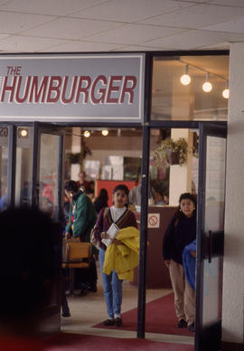 Photograph of students at the entrance to the Humburger