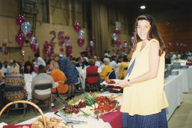 Photograph of Lynne Urszenyi grabbing breakfast at the President's Breakfast