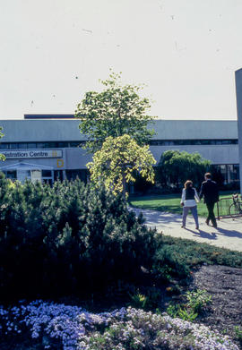 A photograph of students walking towards Registration Centre