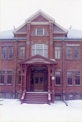 Photograph of the entrance of Cottage C