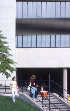 Photograph of students on the steps outside H building