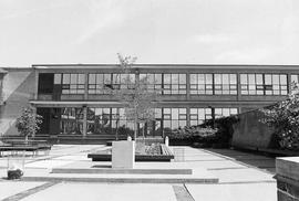 Photograph of Lakeshore Campus Main Entrance