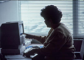 Photograph of Maria Gonsalves working at her Mac computer