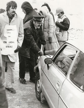 Photograph of unknown faculty members picketing