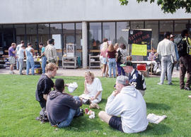 Photograph of students at a SAC discovery week barbecue event