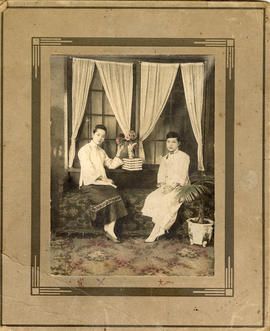 Photograph of two members of the Cui family