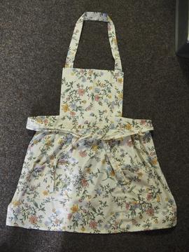 Floral Apron, no brand, with tag